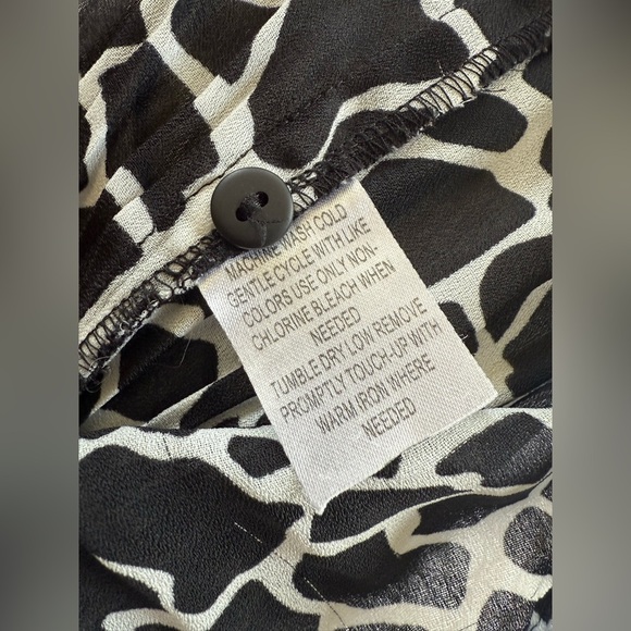 Sunny Leigh ladies NWOT Animal, print button down blouse 2X great travel top top - Picture 2 of 11